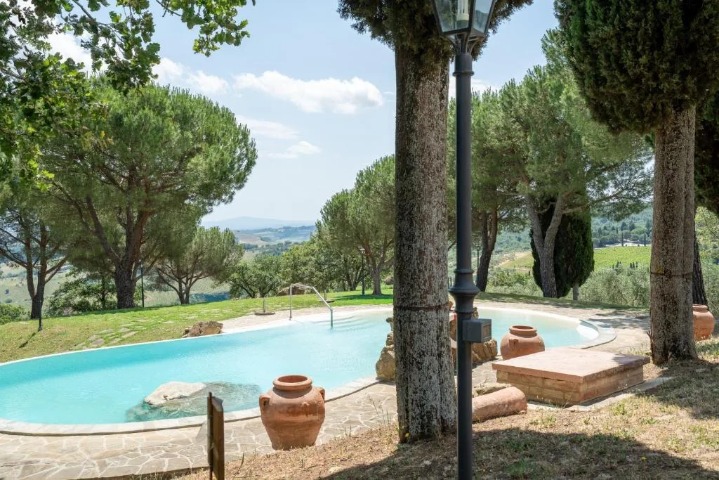 villa-tiberini-torrita-di-siena-private-pool-umbrella-pines-view Private pool among umbrella pines and terracotta jars with views over the hills